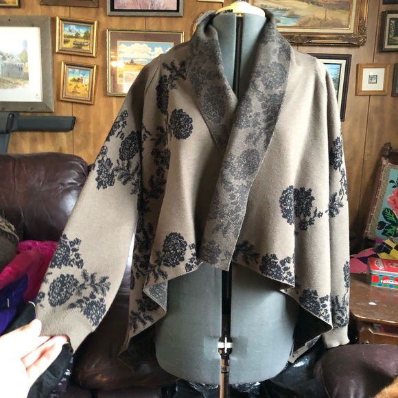 Renaur Sweater Wrap - Picture 2 of 7